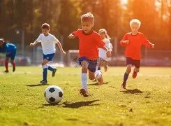 詹皇在社交,媒体上欢庆,母亲寿辰,巅峰国际会员登录入口,H5巅峰国际官网,巅峰国际