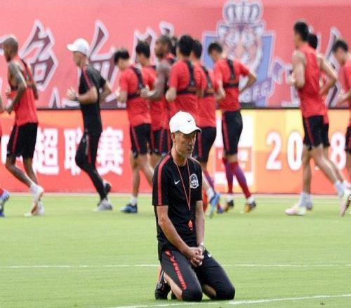 激情对决,塞维利亚强,势来袭,巅峰国际会员登录入口,H5巅峰国际官网,巅峰国际