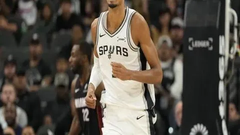 綠軍班底與二十年湖人相似，林書豪讚譽各路球星齐聚